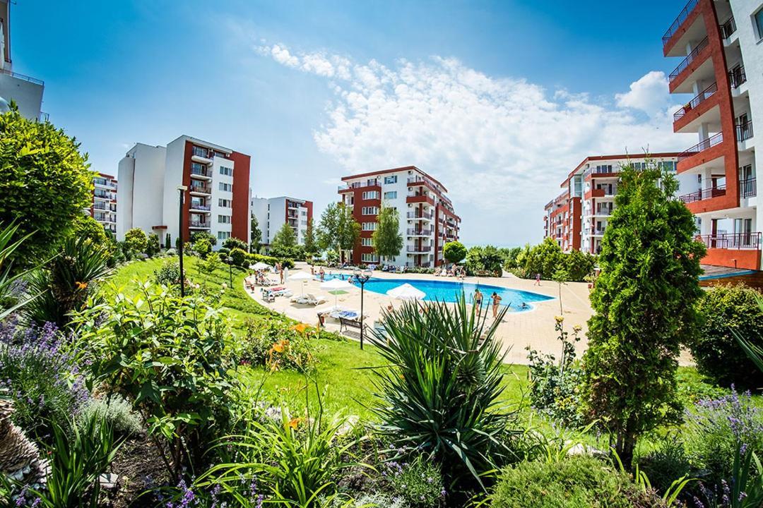 SEA VIEV APARTMENTS in PANORAMA MARINA FORT BEACH Sweti Wlas Exterior foto